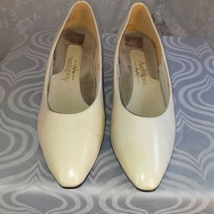 Auditions Creamy white color Size 10.5M heels